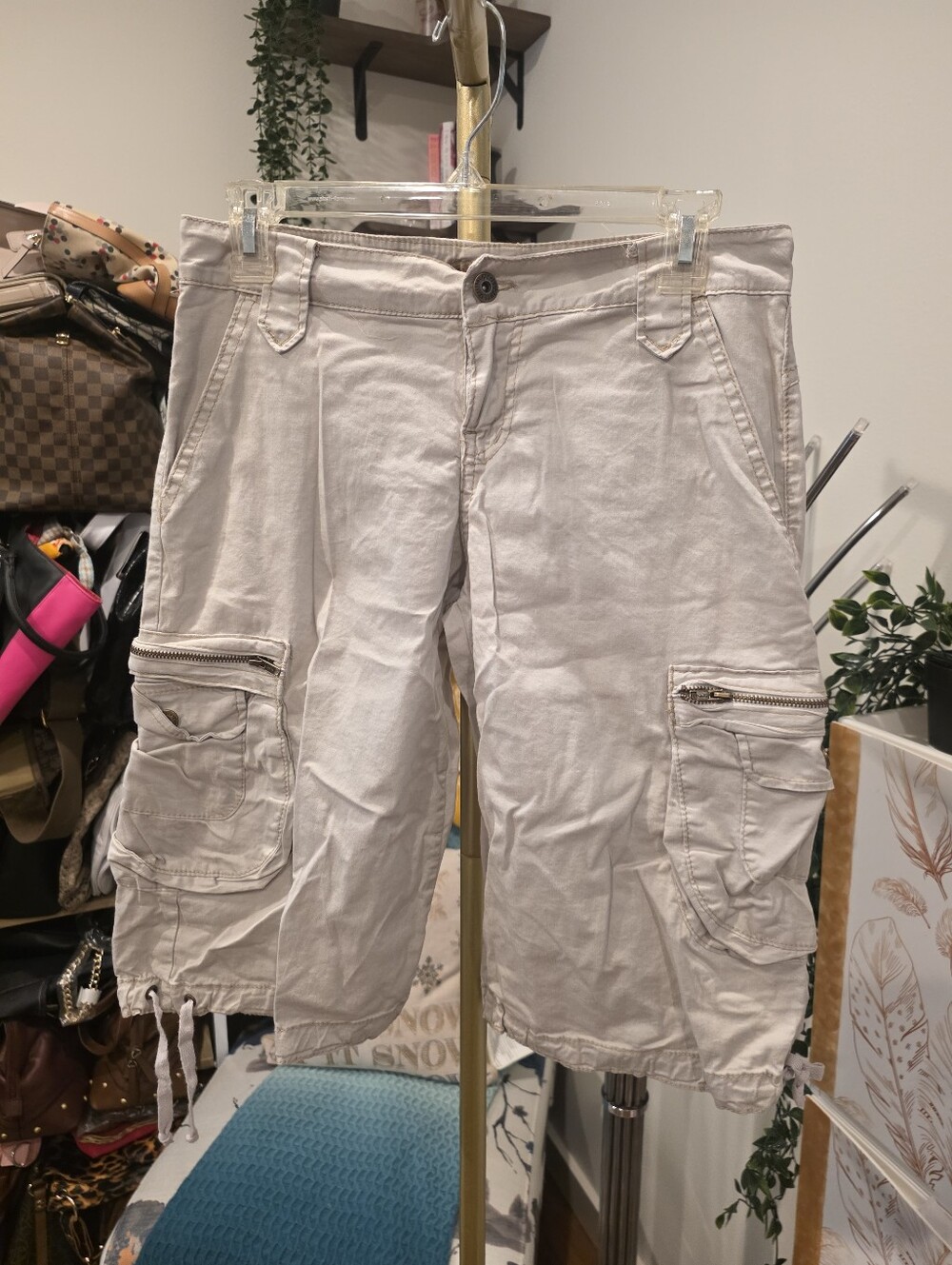Vintage Low Rise Khaki Cargo Shorts - Casual Pocket Utility Style